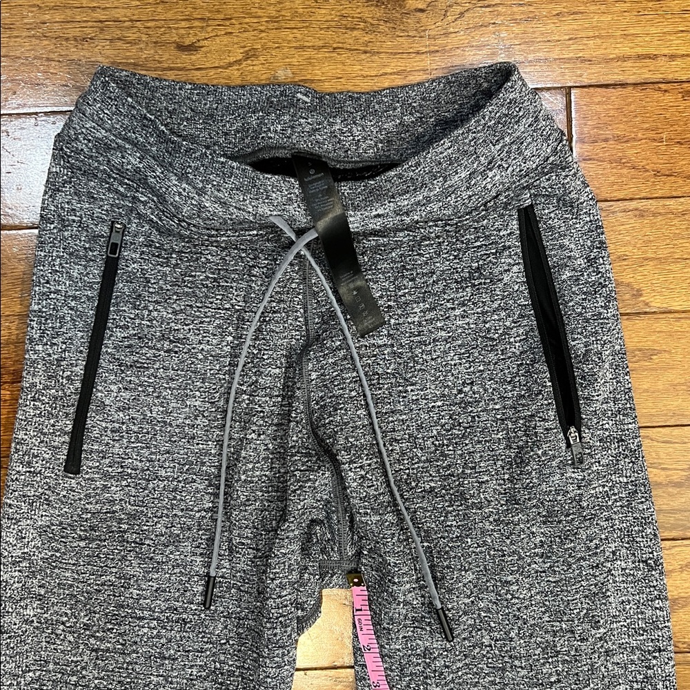 29. Lululemon Men Small Grey Thermal Joggers athletic pants - Picture 4 of 7